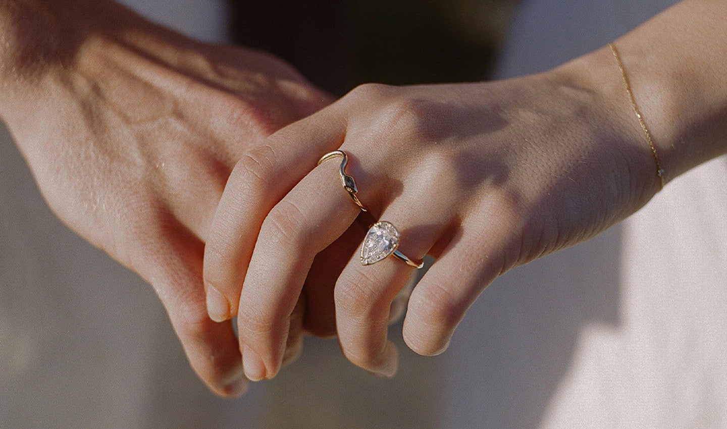 The Rise of Minimalist Jewelry in Modern Women’s Fashion
